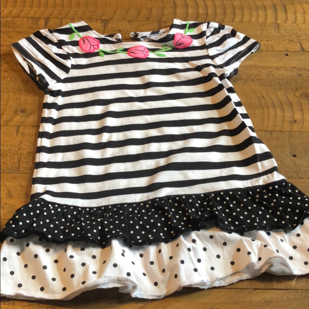 Hartstrings top size 6 black and white stripe